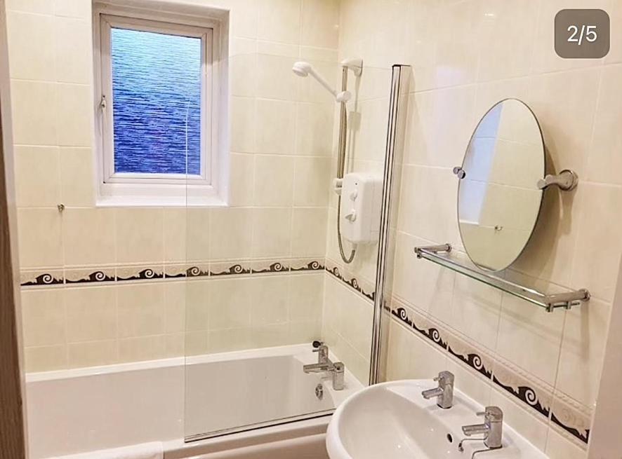 Pinfold Court Apartments Knowsley Ngoại thất bức ảnh