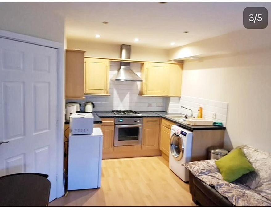 Pinfold Court Apartments Knowsley Ngoại thất bức ảnh